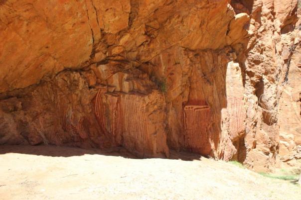 The Three Caterpillars (Tausendfüßler), Aboriginal Felsmalerei