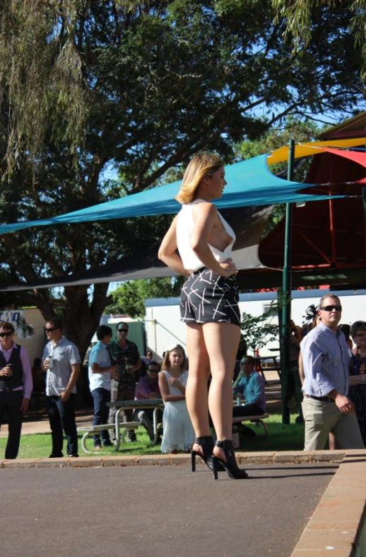 Modenschau während des Rennens