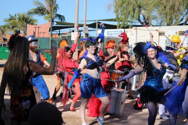 Musikgruppe während des Rennens