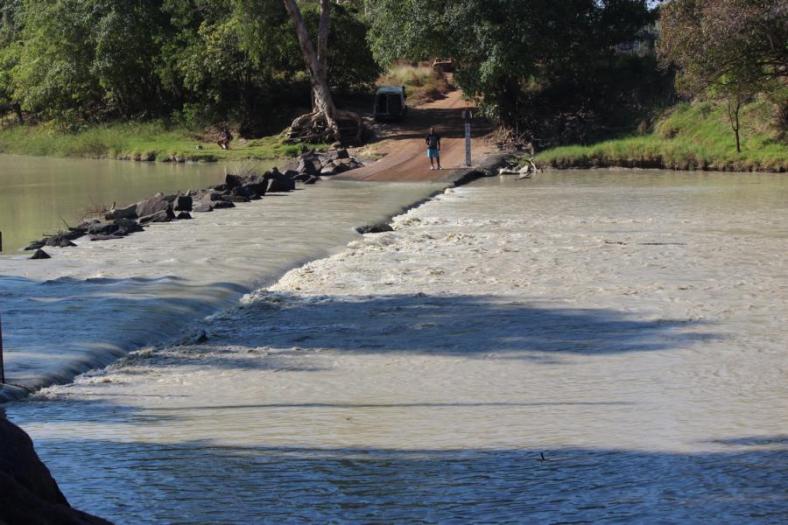 East Alligator River, Cahills Crossing, Einheimische auf Fischfang