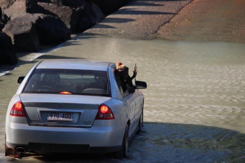 Hello Croks, Cahills Crossing