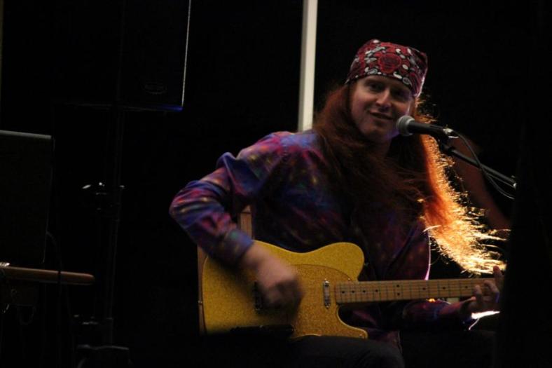 Rockmusik auf dem Campingplatz, Arlie Beach