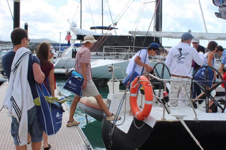 Einschiffen zum Segeltörn auf den Whitsunday Islands, Hafen Arlie Beach