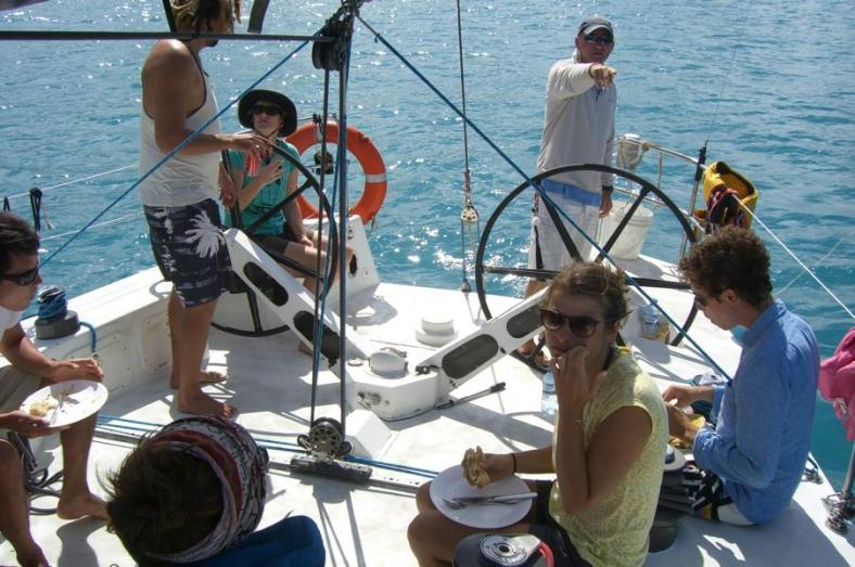 Ein kleines Rauchpäuschen und Talk mit Elliot, der guten Seele, in der Vip Area