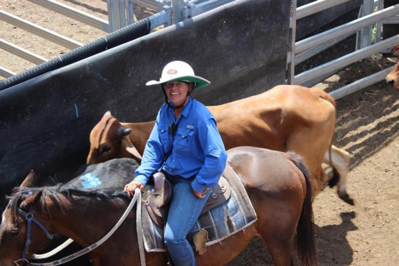 Carmen sitzt so ca. 10 Stunden im Sattel