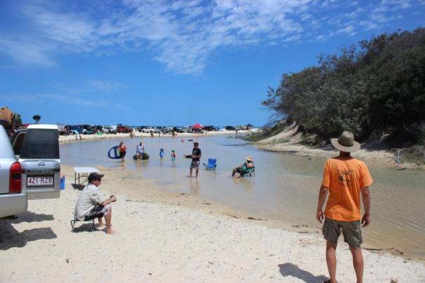 ... was sie nicht alles machen die Australier, Eli Creek, Fraser Island
