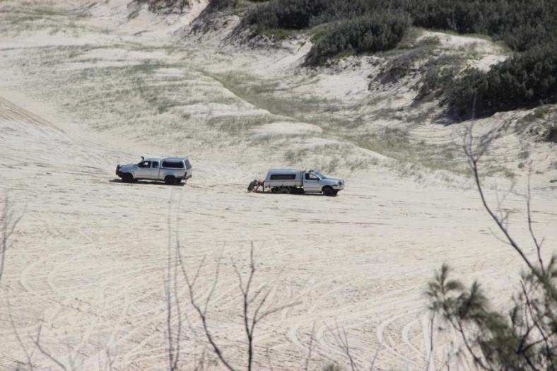 Wenn man festhängt im Sand, kommt gleich Hilfe, Fraser Island