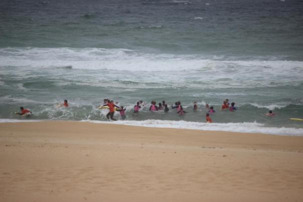 Wir beobachten die Übungen der Rettungsschwimmer Ausbildung, Lakes Entrance