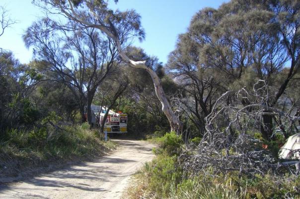 Ein Feuerwehrauto auf der Weihnachtsfahrt durch den Campingplatz, Freycinet National Park