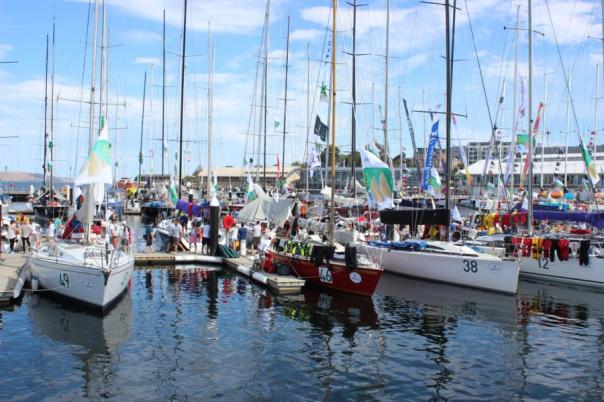 Reges Treiben im Hafen, Hobart