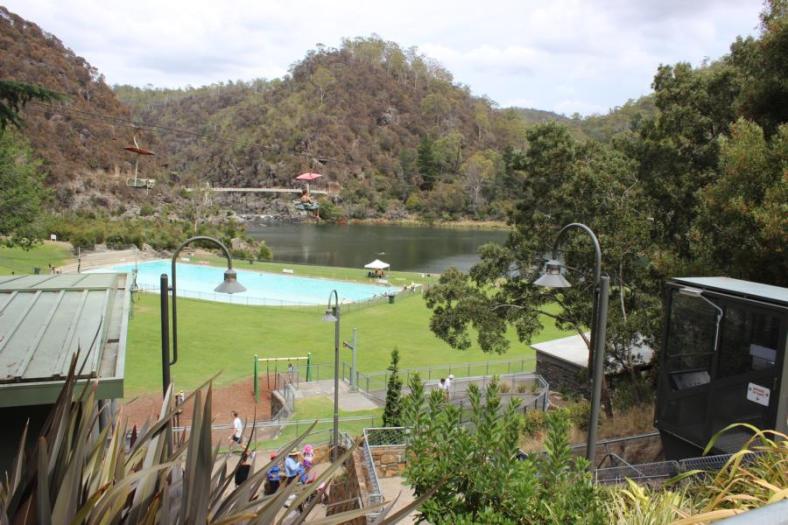 All for free, Freibad in Dewonport