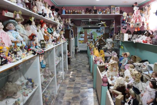 Dolls, Whites's Mineral Art & Living Museum