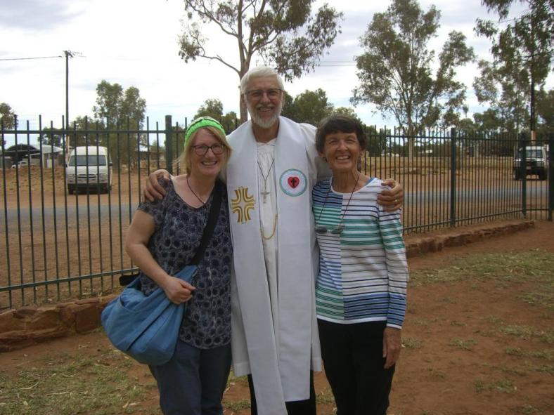 Pater Neville und seine Frau Monika