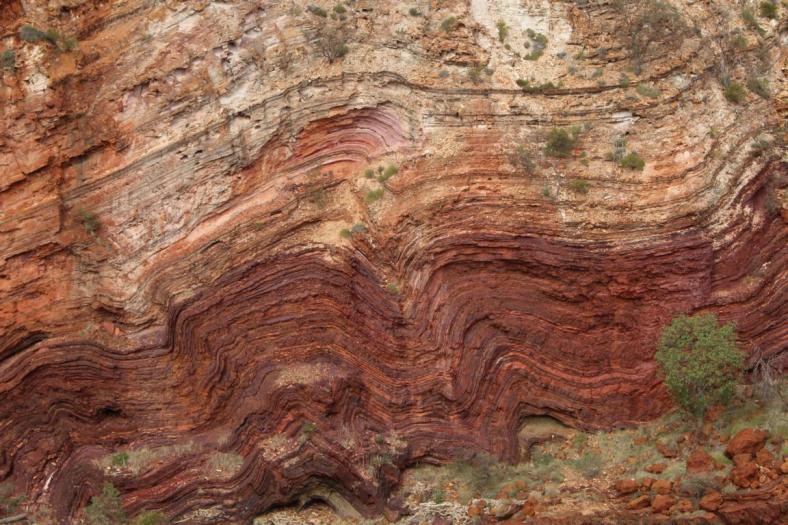 Gesteinsverwerfungen Hamersley Gorge