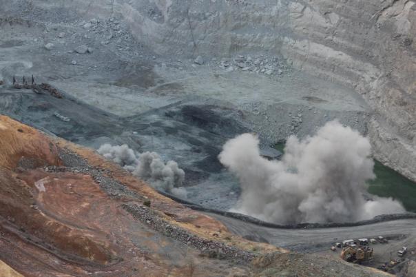 Sprengungen (Blow) in der Mine
