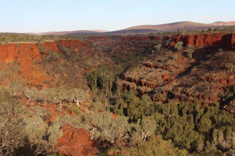 Abendspaziergang an der Dales Gorge