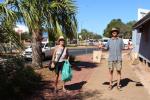 Na, da strahlen die Zwei, Ausbeute vom Markt in Broome