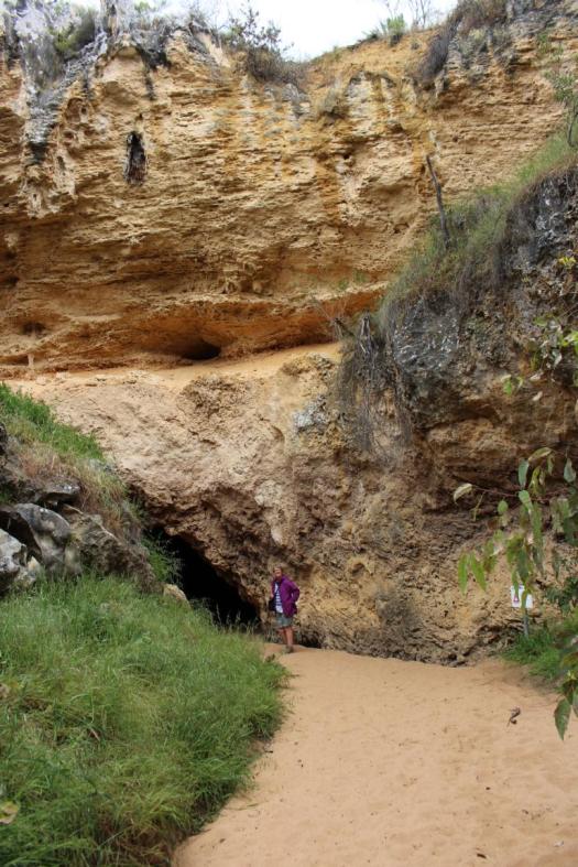 Das Bachbett führt zur Höhle