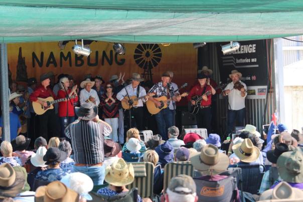 Alle Künstler nochmal auf die Bühne