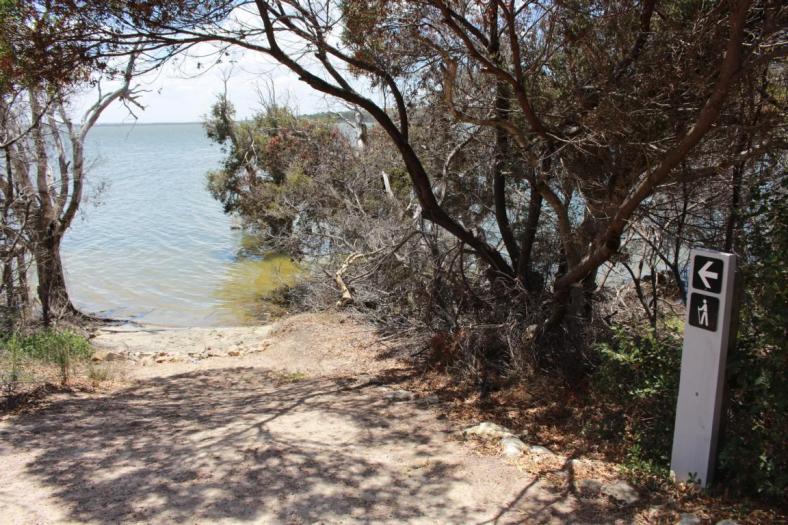 Weg wegen Überflutung unzugänglich, Stokes Inlet