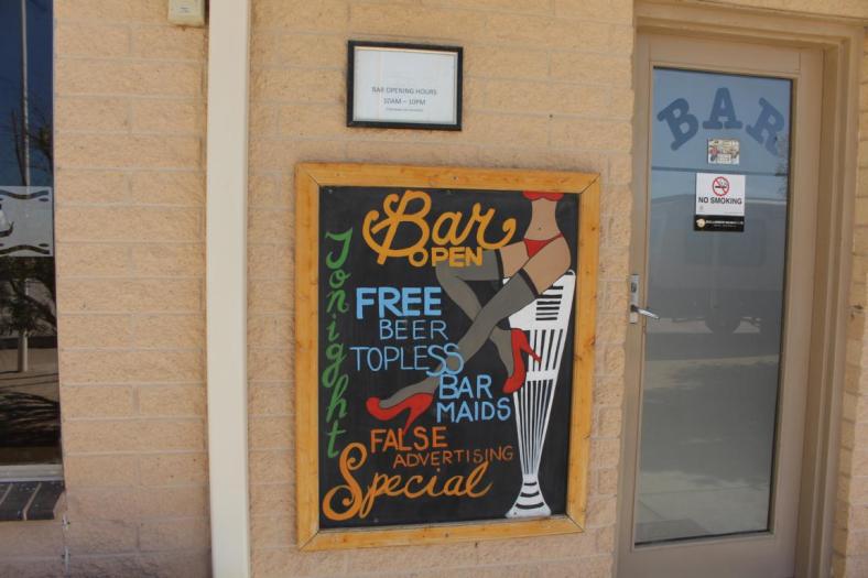 Schade, wir sind zu früh dran, Nullarbor Roadhouse