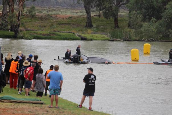 Oh je, Bootsrennen, Berri
