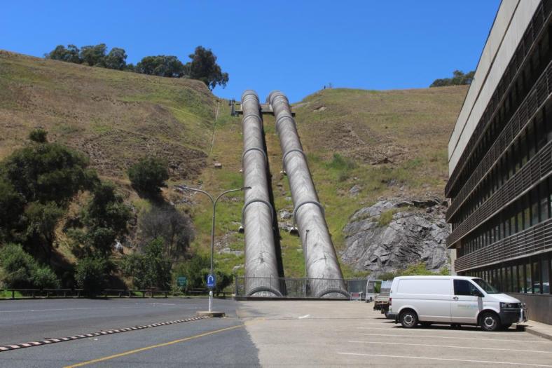 Wir besuchen Murray 2 Power Station. In den Alpines wird in vielen Gebieten Strom durch Wasserkraft erzeugt
