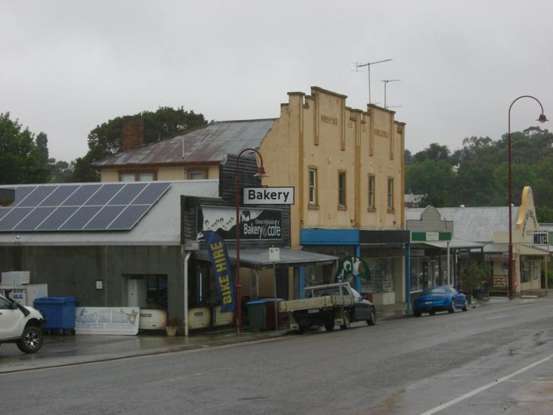 Peter kennt alle netten Kaffees, auf zum Cappuchino, Omeo