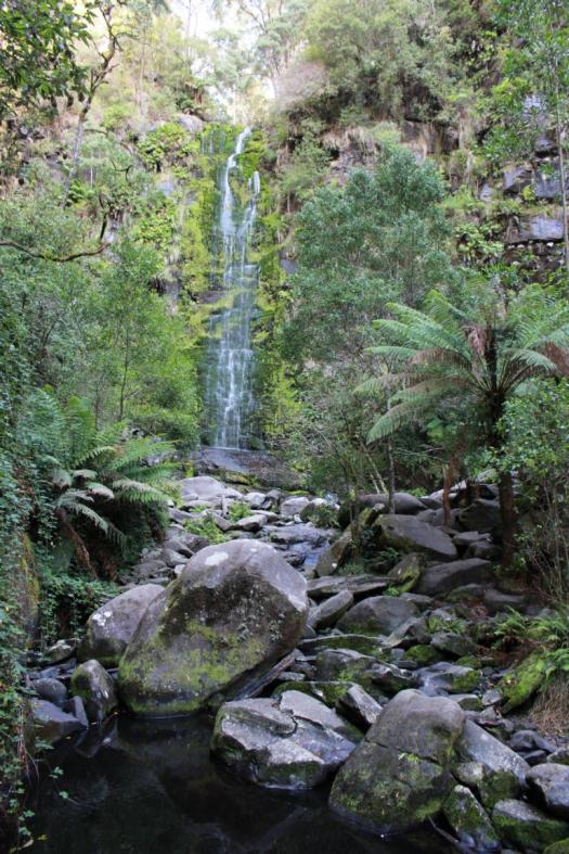 Das Wasser stürzt 88 Meter runter am Erskine Fall